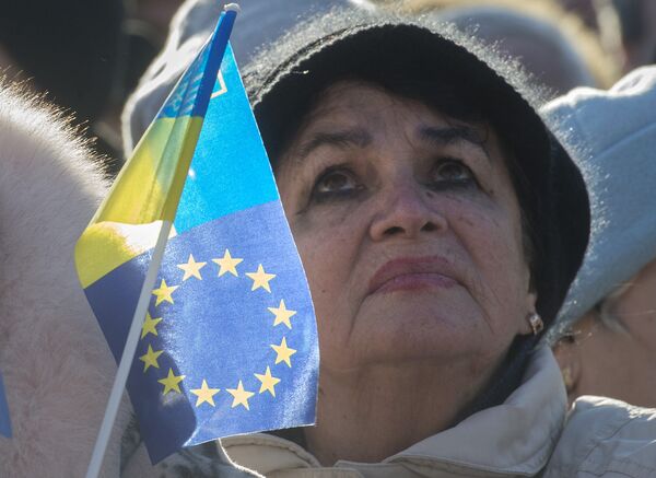 Народное вече на площади Независимости в Киеве Народное вече на площади Независимости в Киеве