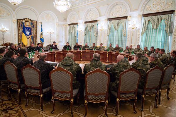 Президент Украины Петр Порошенко вручил государственные награды войнам Президент Украины Петр Порошенко вручил государственные награды войнам