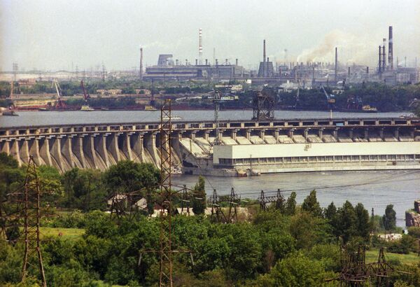 Вид на Днепрогэс-2 и завод Запорожсталь