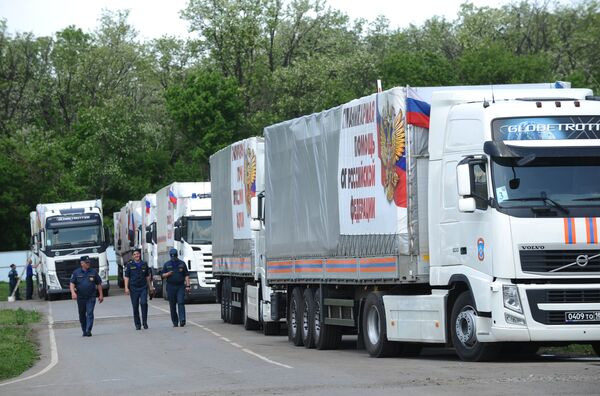 Подготовка гуманитарного конвоя в Ростовской области для юго-востока Украины