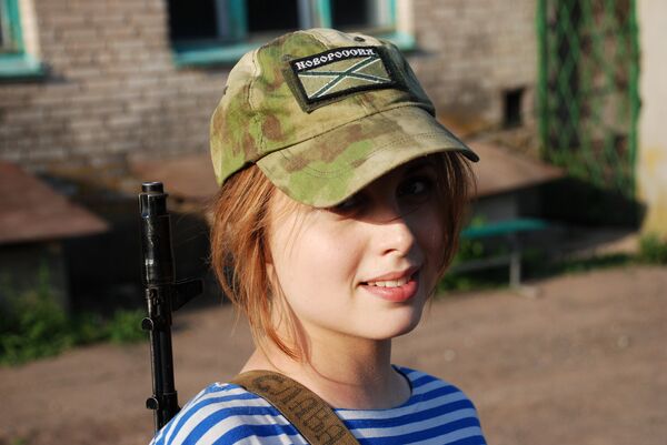 Девушка -ополченец Донецкой народной республики