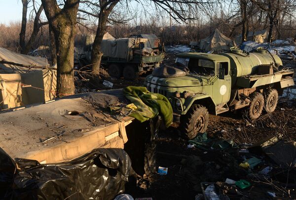 Разрушенный укрепрайон украинских силовиков на окраине города Дебальцево Разрушенный укрепрайон украинских силовиков на окраине города Дебальцево
