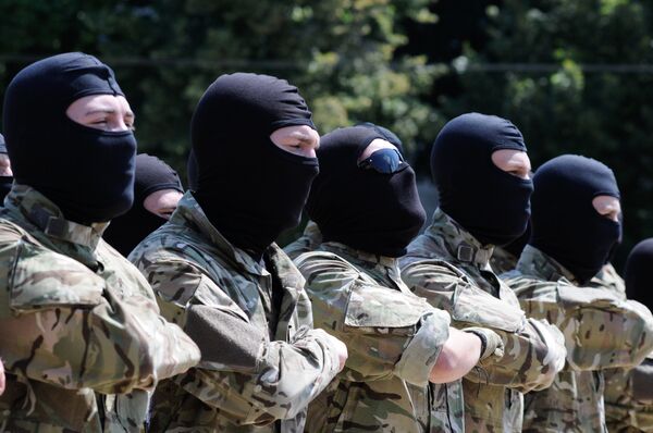 Бойцы батальона “Азов” приняли присягу в Киеве перед отправкой на Донбасс Бойцы батальона “Азов” приняли присягу в Киеве перед отправкой на Донбасс