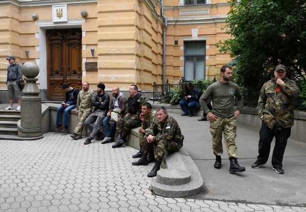 Митинг Правого сектора у здания администрации президента Украины Митинг Правого сектора у здания администрации президента Украины