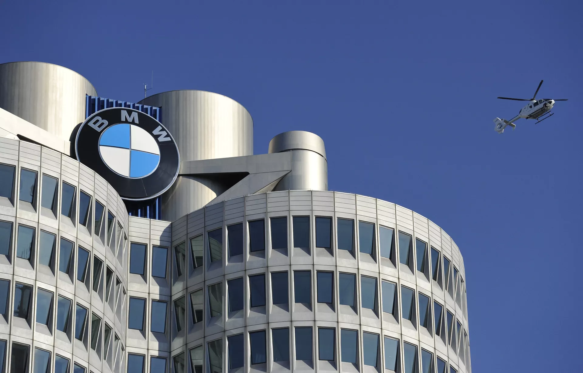 Концерн BMW представил новое поколение седана 3-й серии - РИА Новости, 1920, 13.02.2025