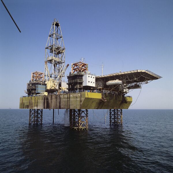 Нефтяная буровая в Каспийском море