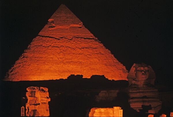 Сфинкс и пирамиды в Гизе
