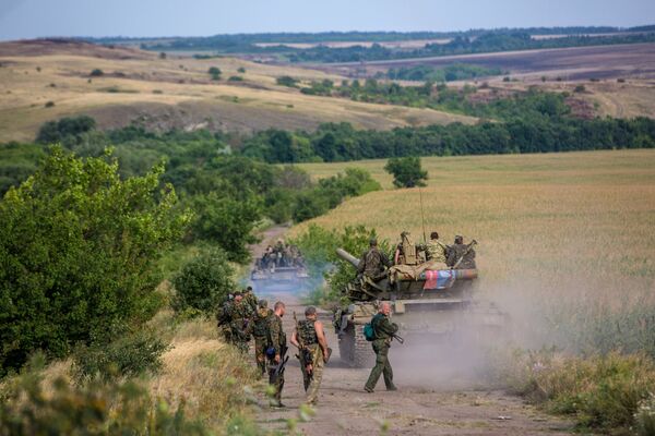 Бой за приграничное село в районе города Снежное в Донецкой области Бой за приграничное село в районе города Снежное в Донецкой области