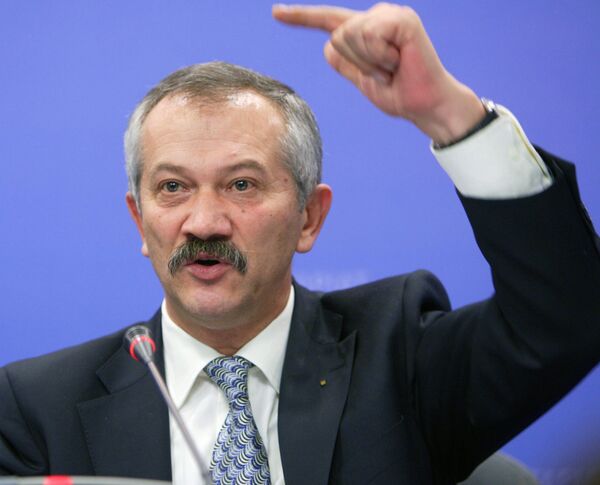 Министр финансов Украины Виктор Пинзеник во время пресс-конференции в Киеве Министр финансов Украины Виктор Пинзеник во время пресс-конференции в Киеве