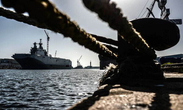 Десантный корабль Владивосток класса Мистраль в доках французской компании SNX France Десантный корабль Владивосток класса Мистраль в доках французской компании SNX France