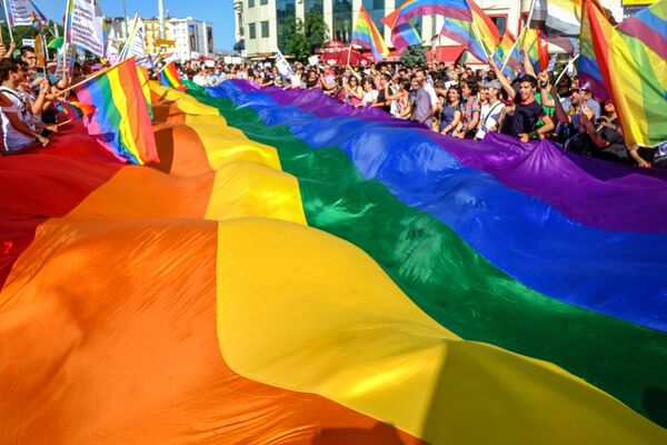 Гей-парад в Стамбуле