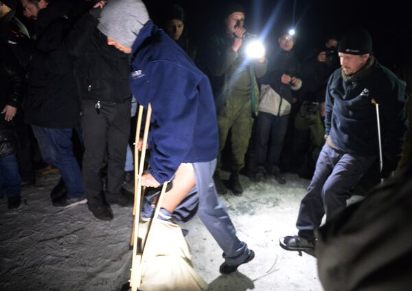 Обмен пленными между ополченцами ДНР, ЛНР и украинскими силовикам Обмен пленными между ополченцами ДНР, ЛНР и украинскими силовикам