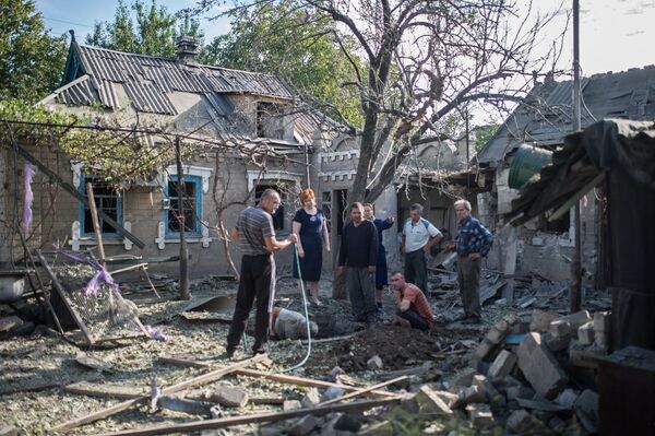 Последствия обстрела поселка Александровка в Донецкой области