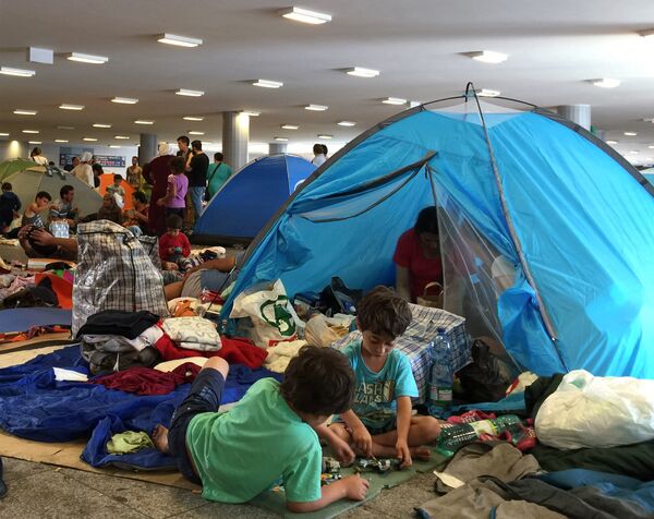 Беженцы с Ближнего Востока на вокзале Келети в Будапеште