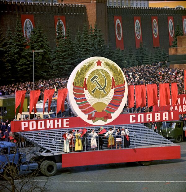 На демонстрации трудящихся 1 мая на Красной площади