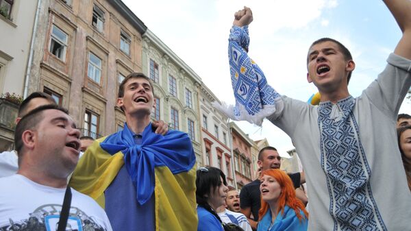 Марш единства болельщиков перед матчем Динамо - Шахтер во Львове