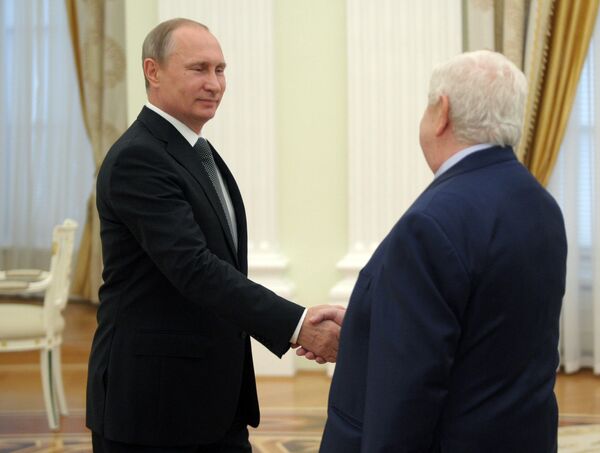 Президент РФ В.Путин провел рабочую встречу с главой МИД Сирии В.Муаллемом Президент РФ В.Путин провел рабочую встречу с главой МИД Сирии В.Муаллемом