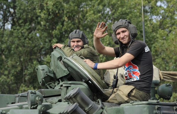 Подготовка к соревнованиям танковых подразделений ополчения ДНР на полигоне “Торез” в Донецкой области