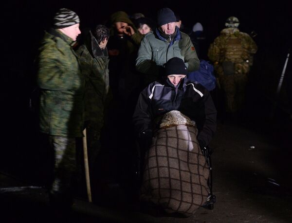 Обмен пленными между ополченцами ДНР, ЛНР и украинскими силовикам Обмен пленными между ополченцами ДНР, ЛНР и украинскими силовикам
