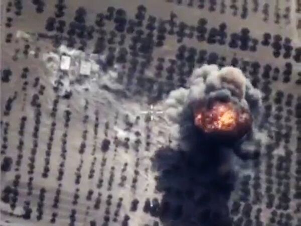 Нанесение точечных авиаударов ВКС России по укрытиям с бронетехникой и складам ГСМ Нанесение точечных авиаударов ВКС России по укрытиям с бронетехникой и складам ГСМ