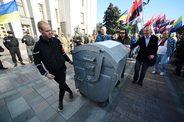 Пикет в поддержку закона о люстрации власти в Киеве Пикет в поддержку закона о люстрации власти в Киеве