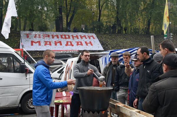 Акция протеста с требованием снизить тарифы на жилищно-коммунальные услуги в Киеве