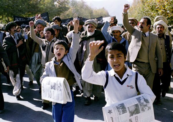 Демонстрация перед зданием посольства США в Кабуле