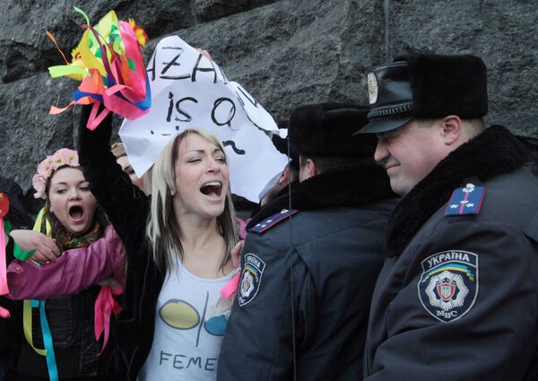 Акция женского движения FEMEN Кабинет М