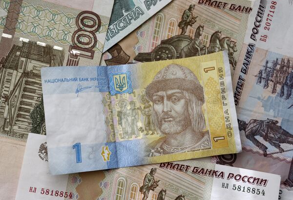 Денежные купюры и монеты России и Украины