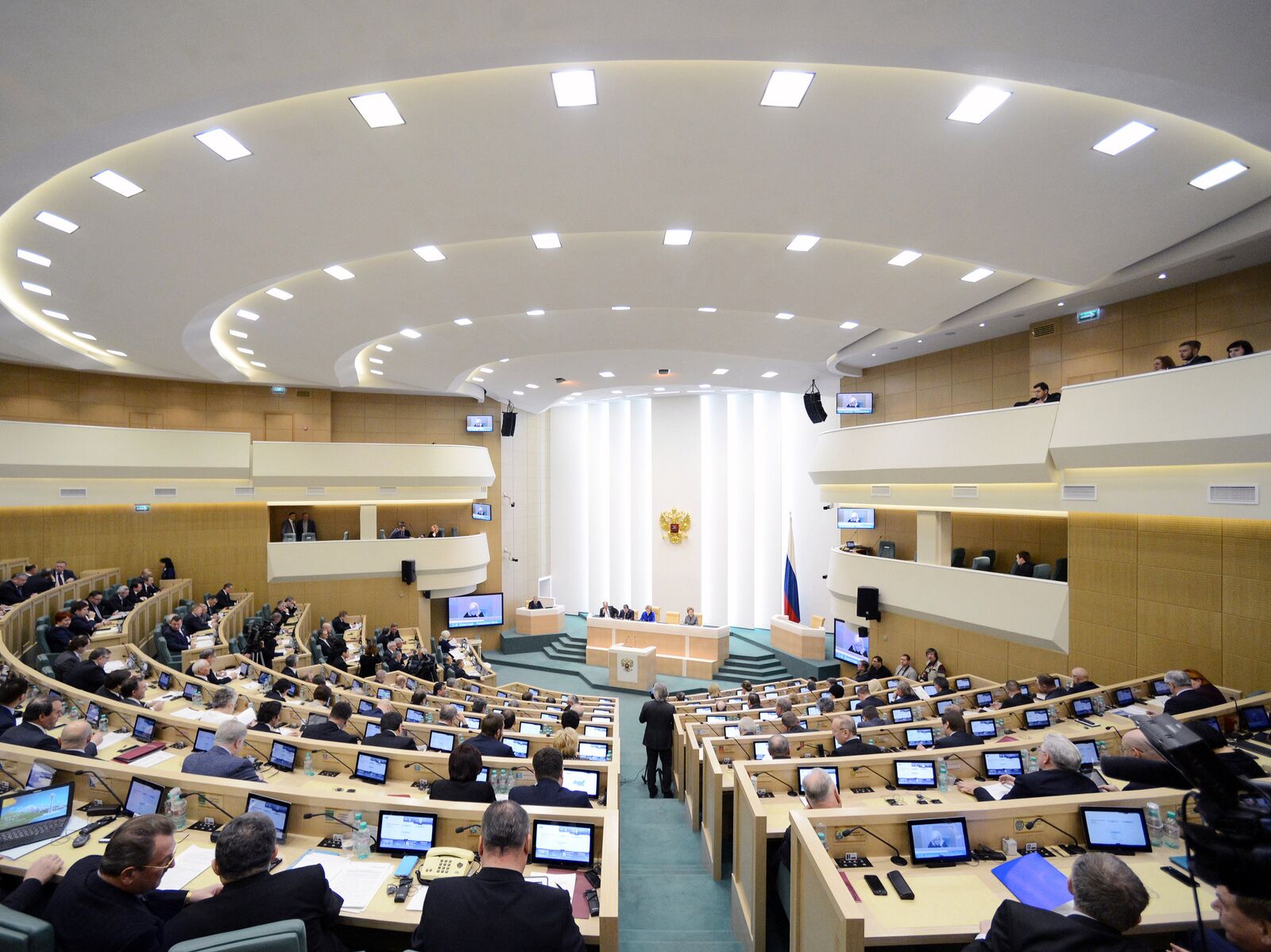 Met council. Совет Федерации РФ. Совет Федерации Украина. Сенаторы.