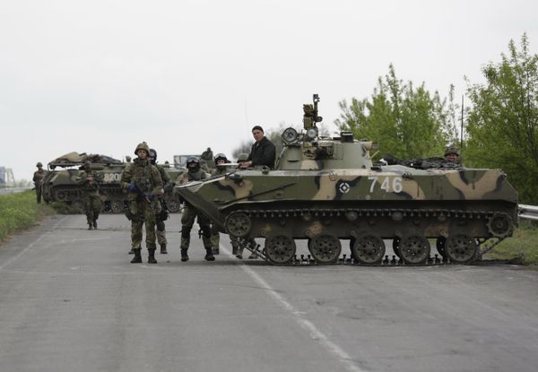 Украинские военные начали штурм города Славянска Украинские военные начали штурм города Славянска