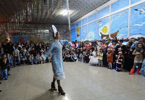 Новогодняя елка для детей беженцев из Украины в Ростовской области