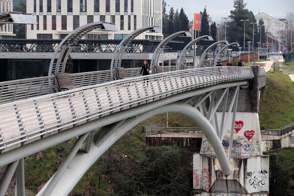 Пешеходный мост через реку Морава