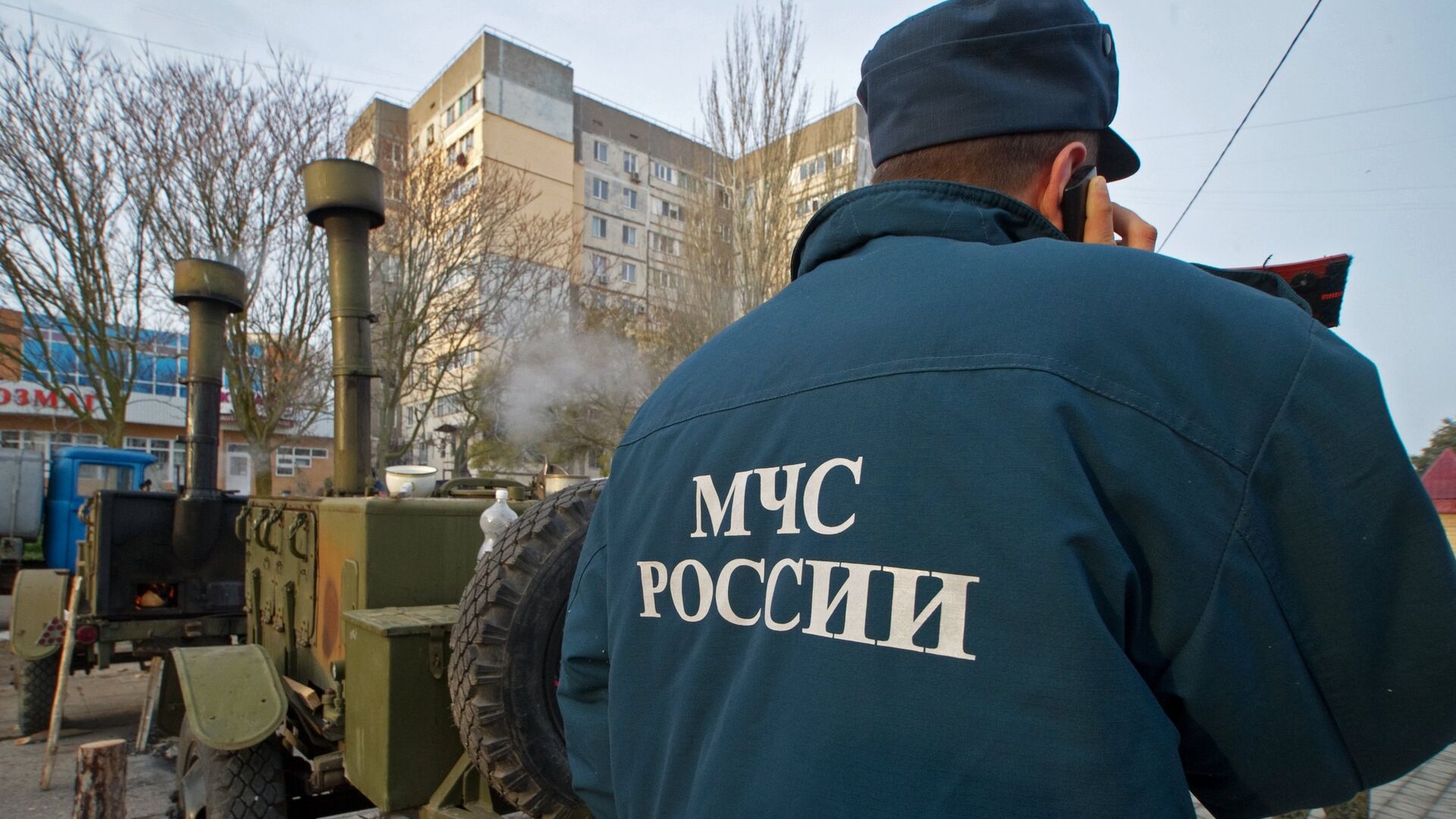 Полевые кухни и палатки МЧС развернуты в городе Щелкино на северо-востоке Крыма Полевые кухни и палатки МЧС развернуты в городе Щелкино на северо-востоке Крыма - РИА Новости, 1920, 31.05.2026