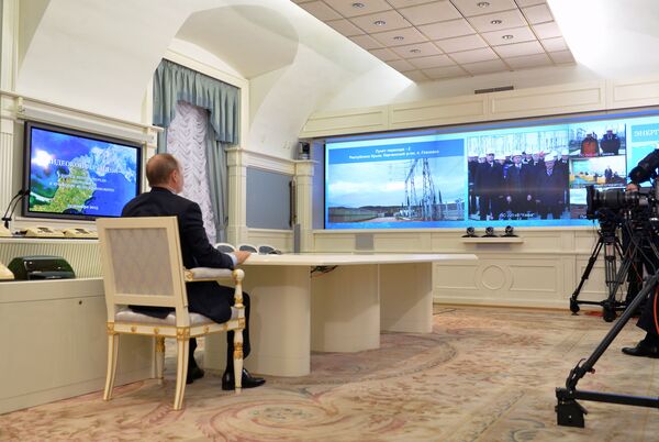 Президент РФ В.Путин в режиме видеоконференции принял участие в запусе второй очереди энергомоста в Крым