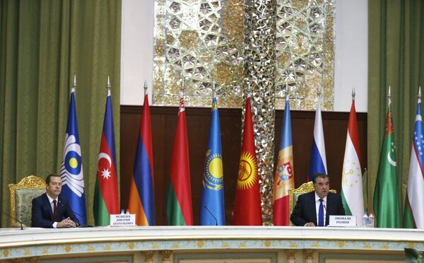 Премьер-министр РФ Д.Медведев принимает участие в заседании Совета глав правительств СНГ в Душанбе Премьер-министр РФ Д.Медведев принимает участие в заседании Совета глав правительств СНГ в Душанбе