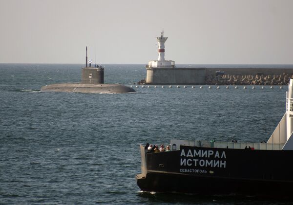 Прибытие подводной лодки Новороссийск в порт Севастополя