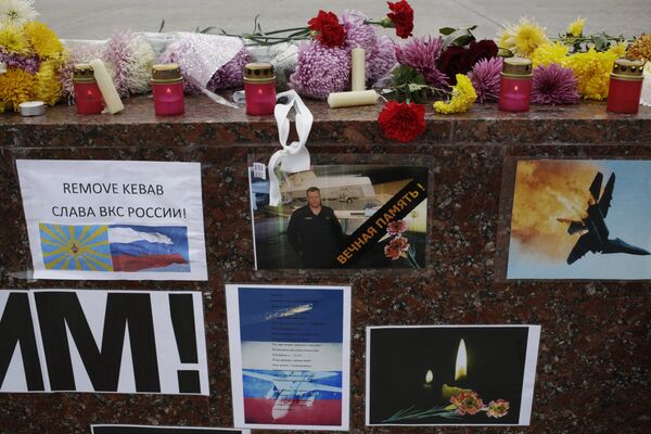 Акция в память погибшего пилота Су-24 Олега Пешкова прошла в Симферополе Акция в память погибшего пилота Су-24 Олега Пешкова прошла в Симферополе