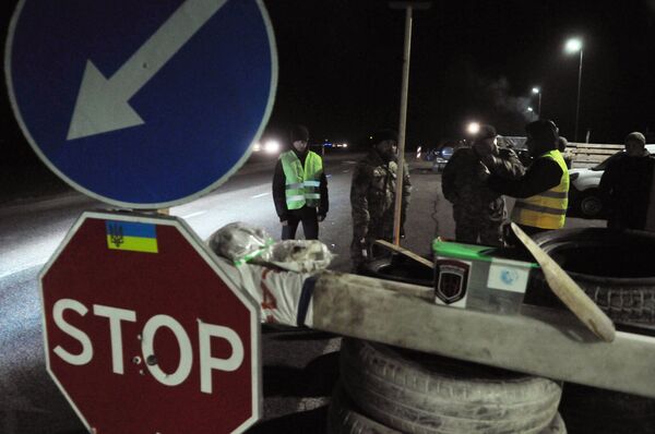 Украинские активисты блокируют движение российских фур во Львовской области