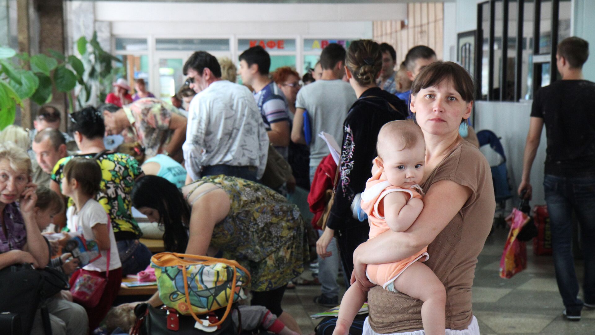 Переселенцы это. Беженцы из Украины. Беженцы из Донбасса в Россию. Переселенцы с Украины. Беженцы из Украины в Россию.