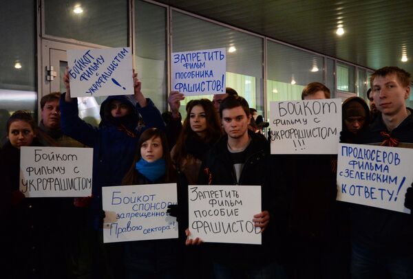 Акция протеста против показа фильма 8 лучших свиданий в Москве