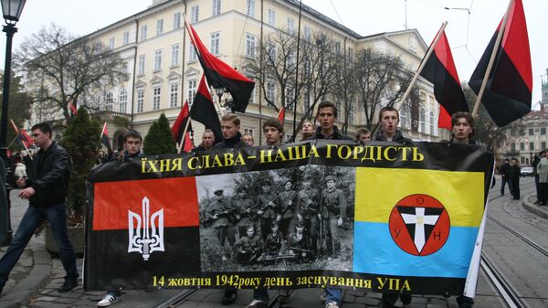 Украинские националисты прошли маршем по центру Львова