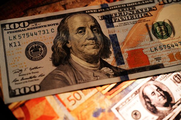 Доллары США