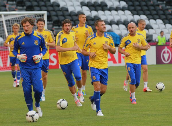 Футбол. ЕВРО - 2012. Тренировки сборных Украины и Франции Футбол. ЕВРО - 2012. Тренировки сборных Украины и Франции