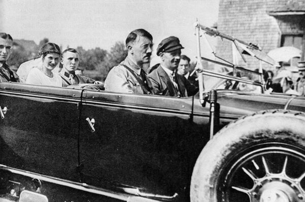 А. Гитлер с М. Борманом и его невестой