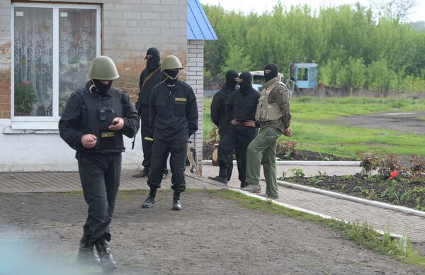 Сторонники федерализации блокировали базу спецбатальона Правого сектора в Днепропетровской области