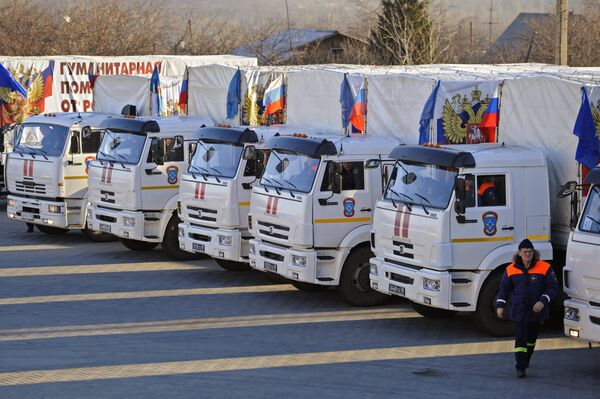 Гуманитарный конвой МЧС России с новогодними подарками прибыл в Донбасс