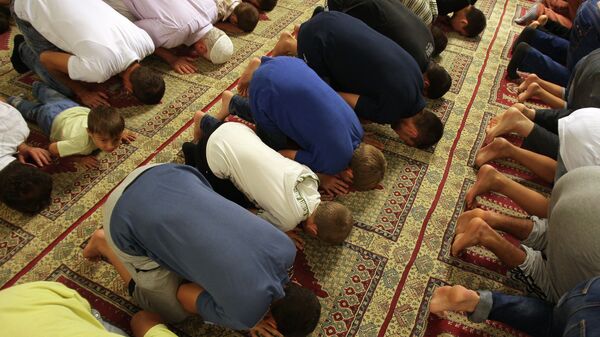 Вечерняя молитва и ифтар крымских татар в месяц Рамадан