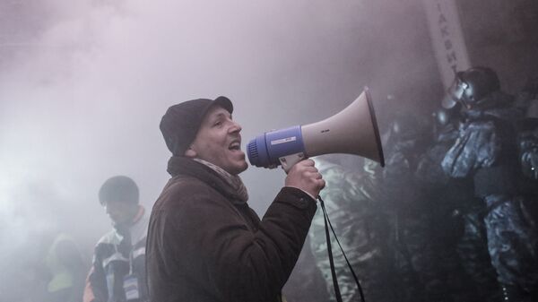 Внутренние войска начали штурм лагеря митингующих на Майдане