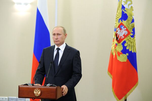 Президент РФ В. Путин по видеосвязи обратился к участникам концерта в Пальмире